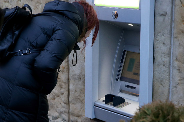 Ką daryti, jei antstoliai nurašo pinigus nuo sąskaitos?